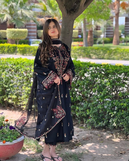 Parsa Embroidered 3PC lawn suit