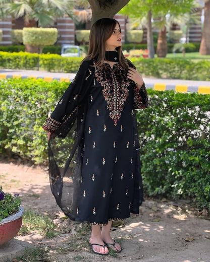 Parsa Embroidered 3PC lawn suit